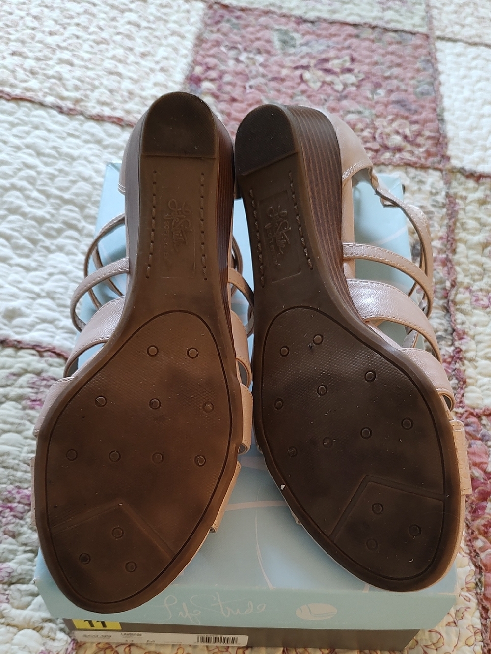 Women's Strappy Sandals in Beige Size 11 Medium - Picture 3 of 11